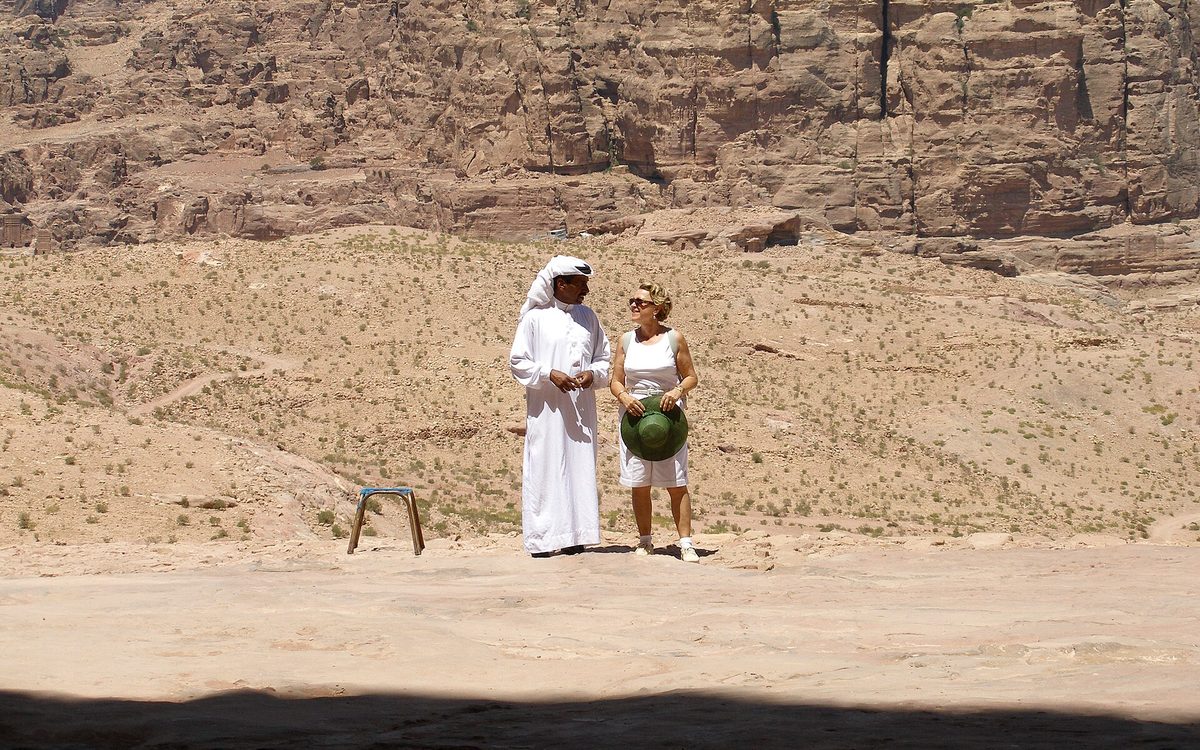 أشخاص في حوار