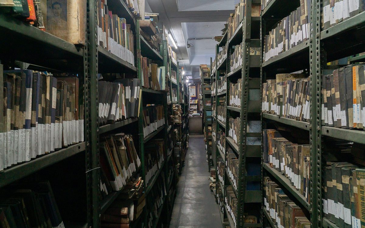 قاعة مكتبة وكتب